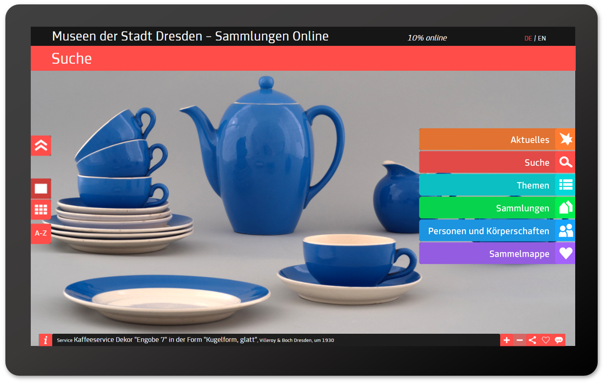 KI generiert: Das Bild zeigt eine Benutzeroberfläche der "Museen der Stadt Dresden – Sammlungen Online". Im Hauptteil des Bildes ist ein blaues Kaffeeservice zu sehen, umgeben von verschiedenen Menüoptionen auf der rechten Seite.